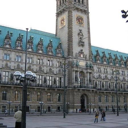 Pension Am Rathaus Hamburg Bagian luar foto