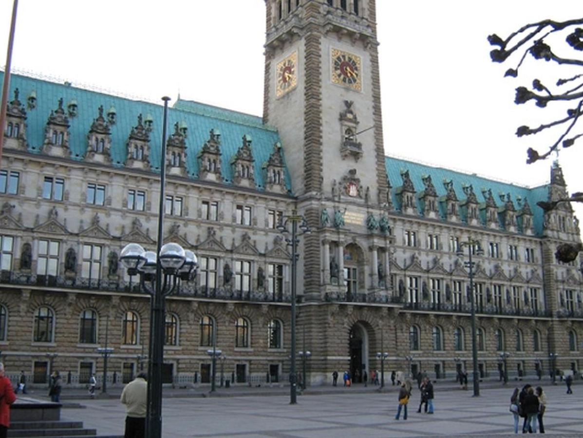 Pension Am Rathaus Hamburg Bagian luar foto