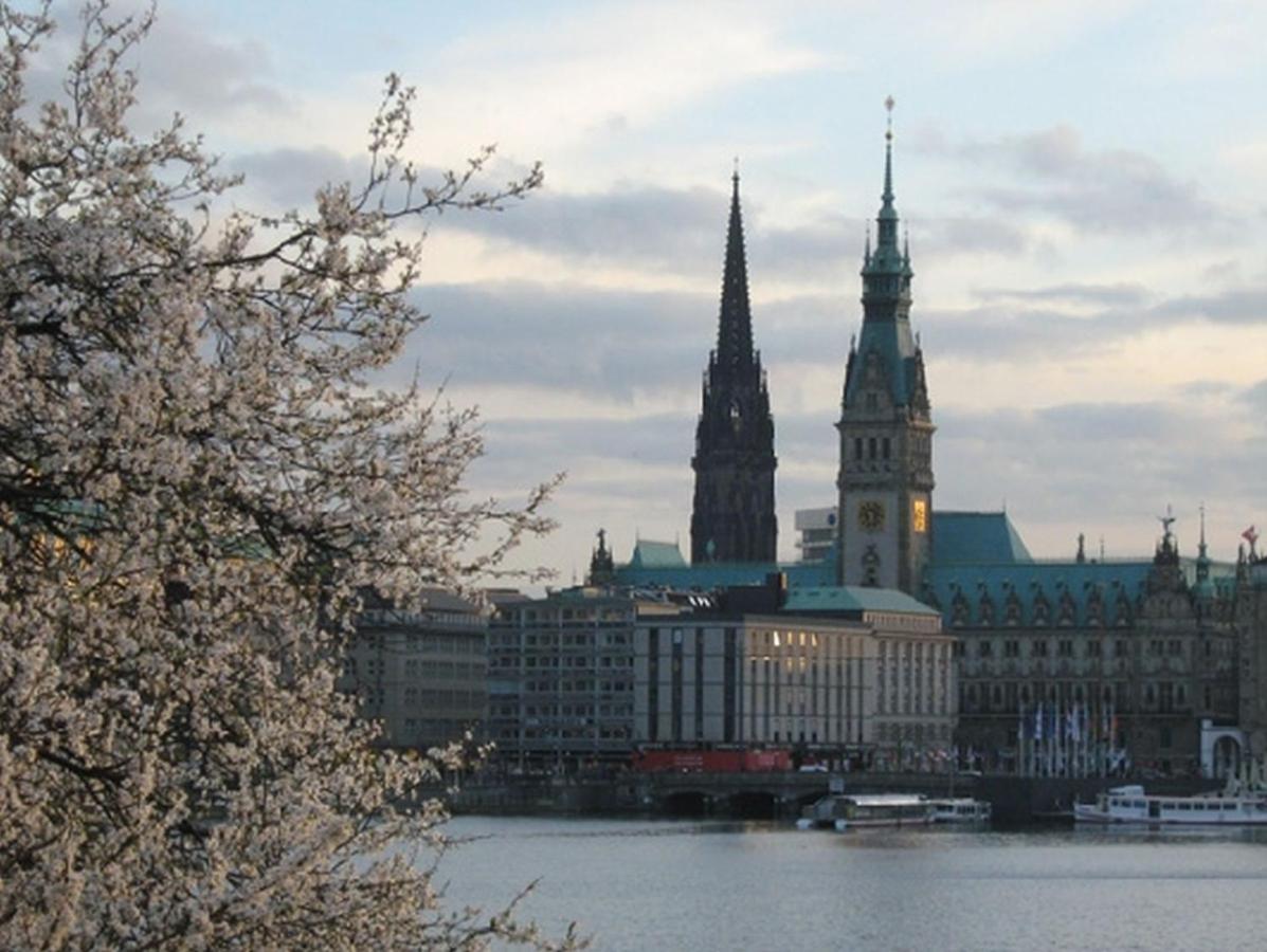 Pension Am Rathaus Hamburg Bagian luar foto